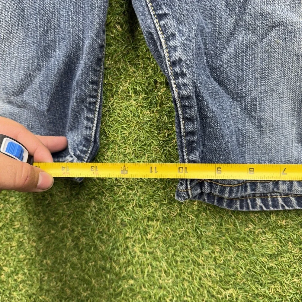 Levis shop confidence